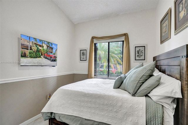 4172 S Pine Island Rd, Davie, FL 33328