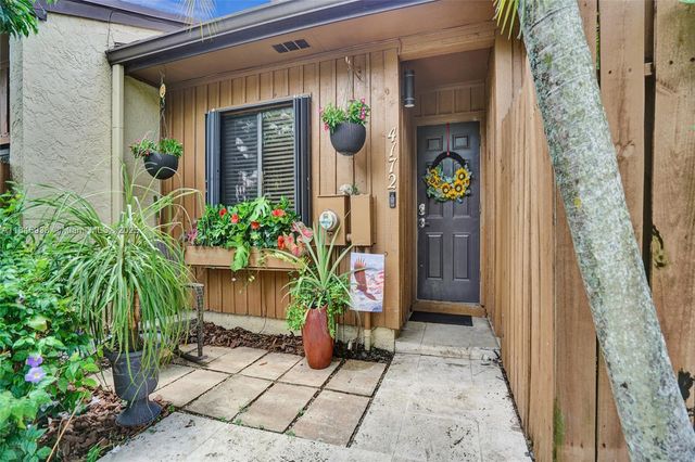 4172 S Pine Island Rd, Davie, FL 33328