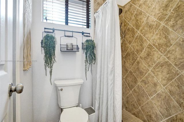 4172 S Pine Island Rd, Davie, FL 33328
