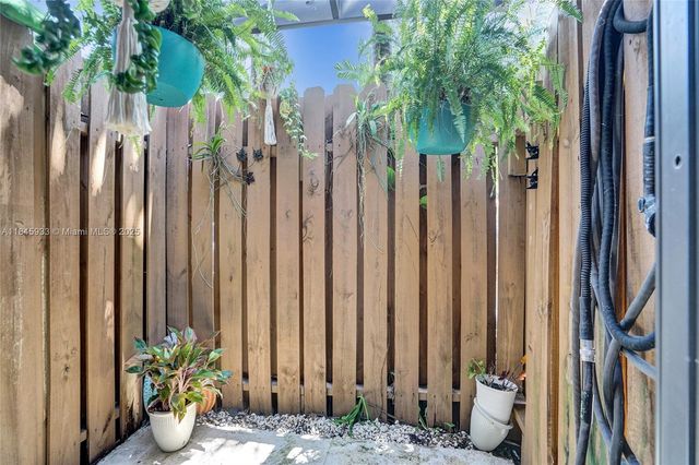 4172 S Pine Island Rd, Davie, FL 33328