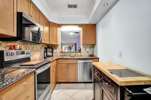 4172 S Pine Island Rd, Davie, FL 33328