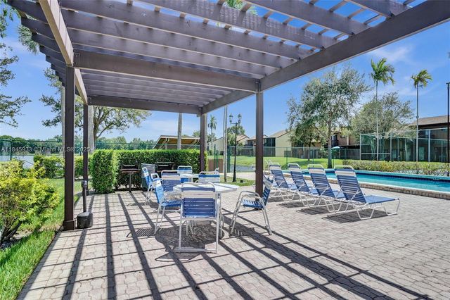 4172 S Pine Island Rd, Davie, FL 33328