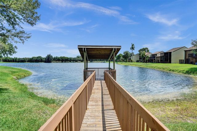 4172 S Pine Island Rd, Davie, FL 33328