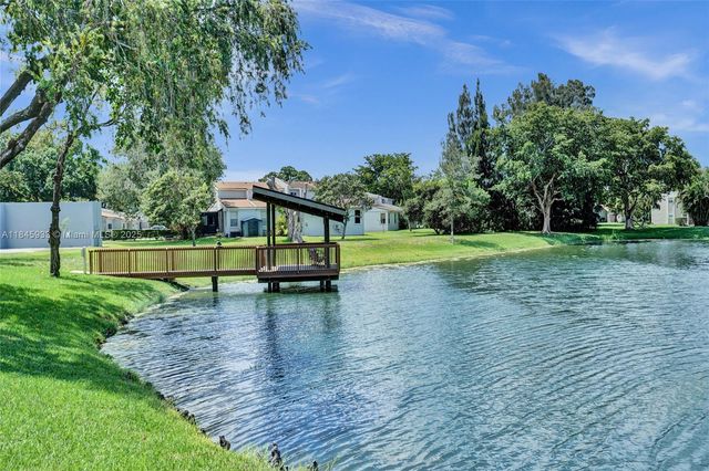 4172 S Pine Island Rd, Davie, FL 33328