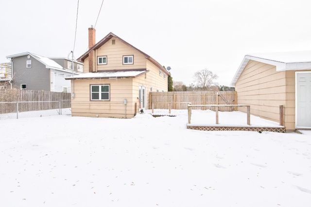 1031 SPRUCE STREET, Marinette, WI 54143