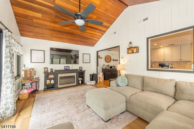 5 Winding Way, Andover Twp., NJ 07821