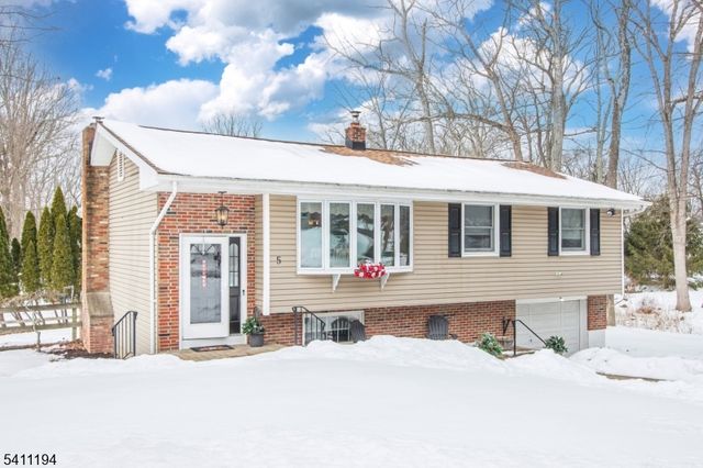 5 Winding Way, Andover Twp., NJ 07821