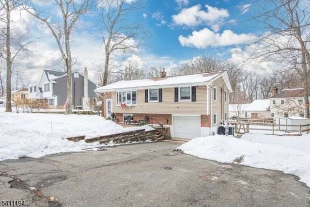 5 Winding Way, Andover Twp., NJ 07821