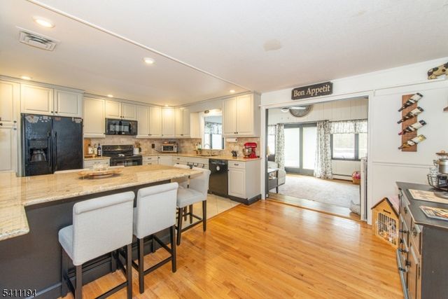 5 Winding Way, Andover Twp., NJ 07821