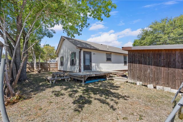 47 Mesquite DR, Maxwell, TX 78656