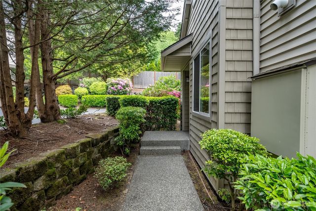 4450 248th Lane SE, Sammamish, WA 98029