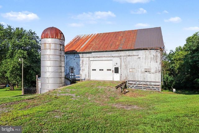 110 N MIDDLESEX RD, Carlisle, PA 17013