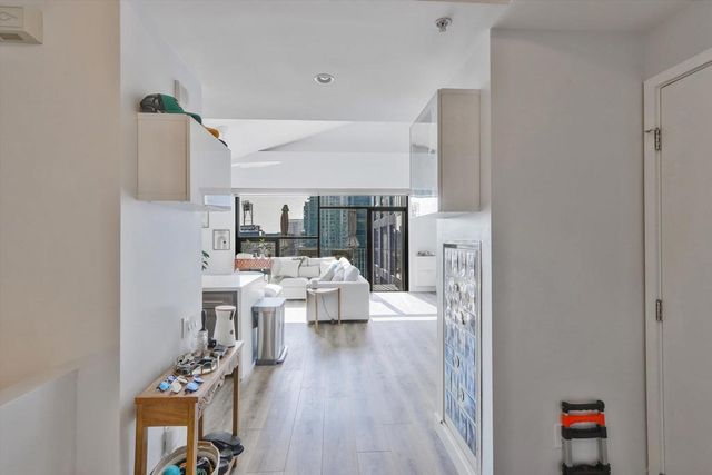 350 11th Ave 922, San Diego, CA 92101