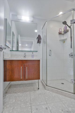 350 11th Ave 922, San Diego, CA 92101