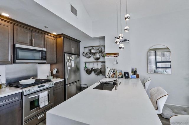 350 11th Ave 922, San Diego, CA 92101