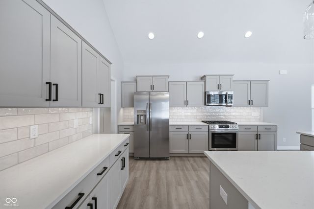 902 S Hoke Avenue, Frankfort, IN 46041