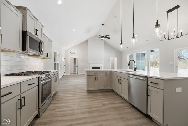 902 S Hoke Avenue, Frankfort, IN 46041