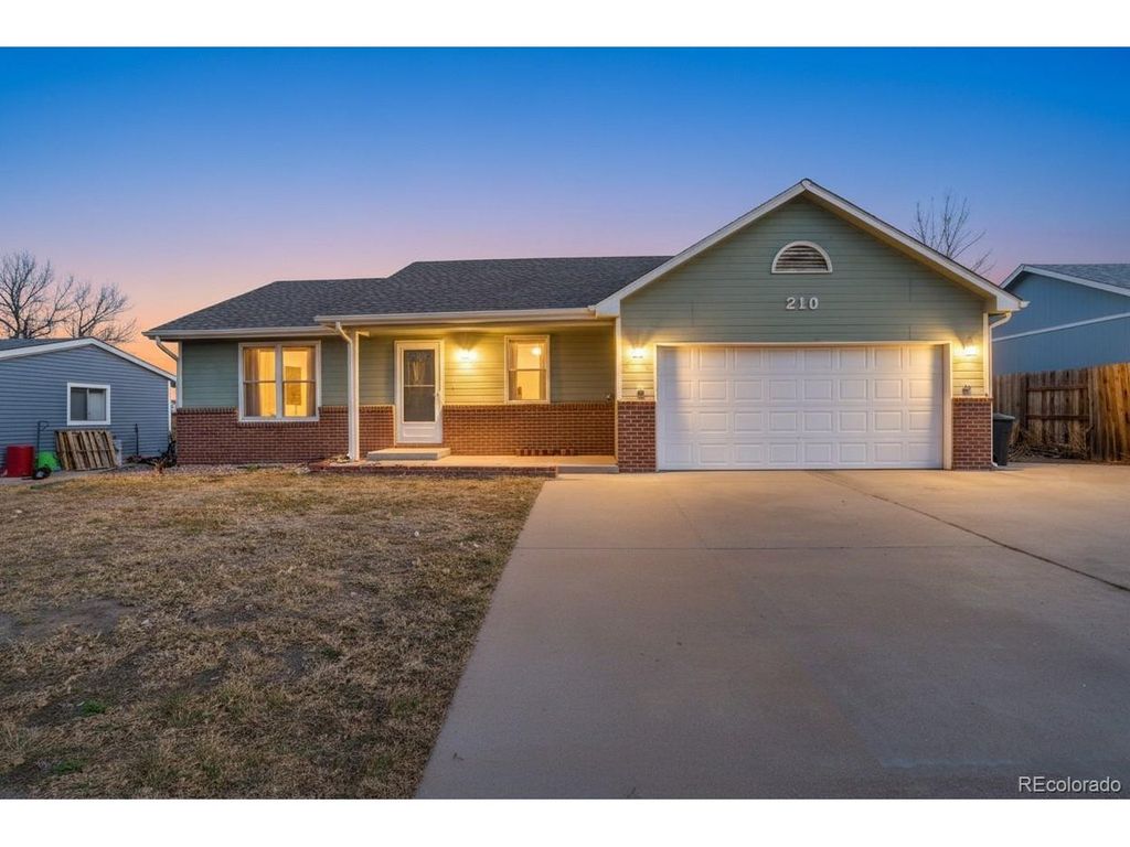 210 Elm St, Bennett, CO 80102