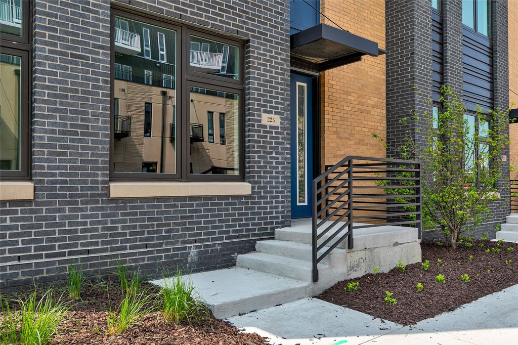 225 Maple Street, Des Moines, IA 50309