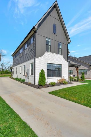 3270 Sassafras Ln, Thompsons Station, TN 37179