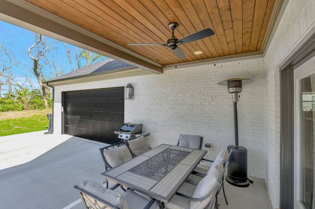 3270 Sassafras Ln, Thompsons Station, TN 37179