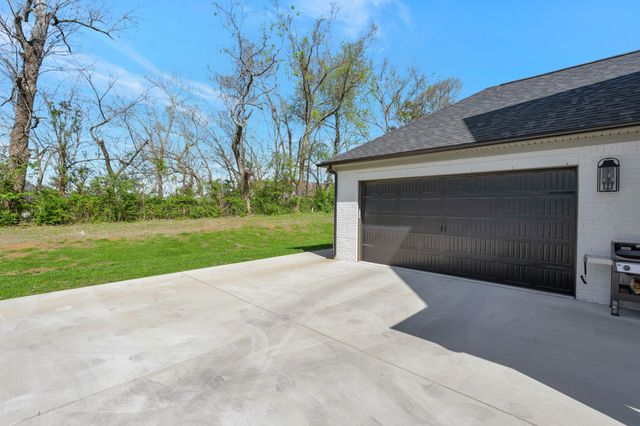 3270 Sassafras Ln, Thompsons Station, TN 37179