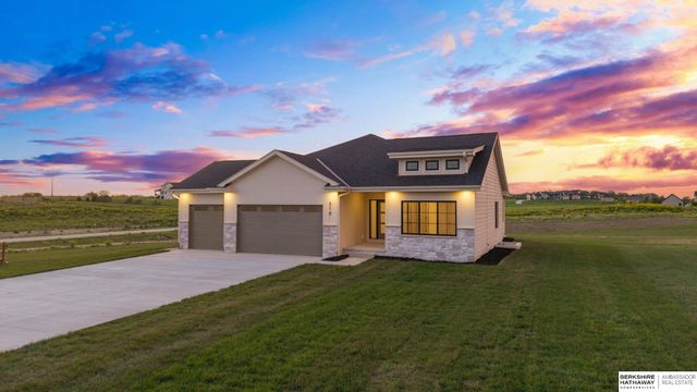 418 Karloff Circle, Yutan, NE 68073