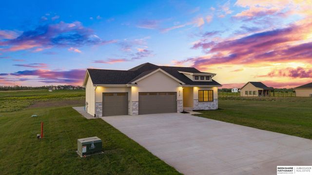 418 Karloff Circle, Yutan, NE 68073