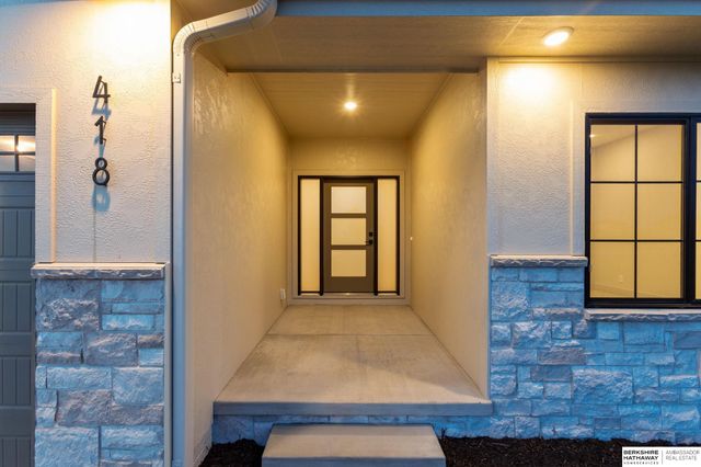 418 Karloff Circle, Yutan, NE 68073
