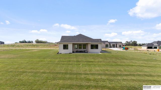 418 Karloff Circle, Yutan, NE 68073