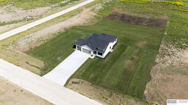418 Karloff Circle, Yutan, NE 68073