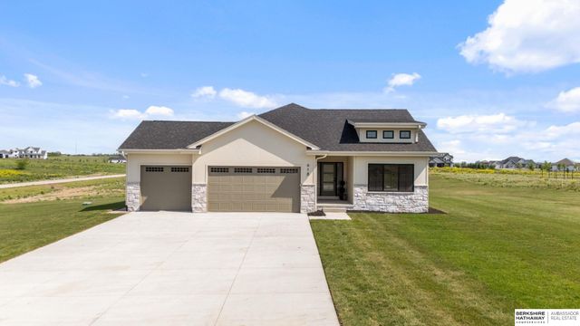 418 Karloff Circle, Yutan, NE 68073