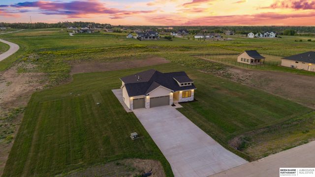 418 Karloff Circle, Yutan, NE 68073