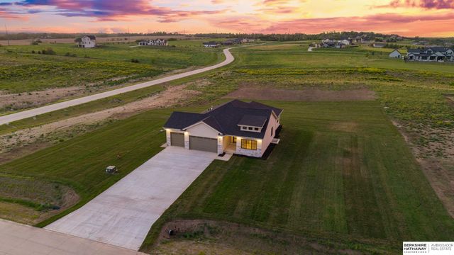 418 Karloff Circle, Yutan, NE 68073