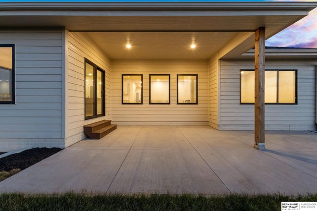 418 Karloff Circle, Yutan, NE 68073
