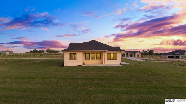 418 Karloff Circle, Yutan, NE 68073