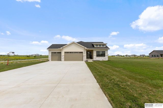 418 Karloff Circle, Yutan, NE 68073