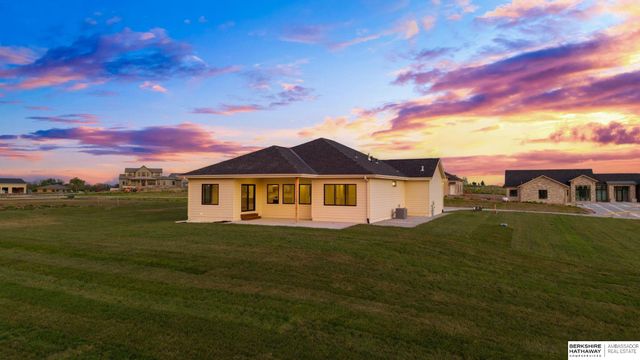 418 Karloff Circle, Yutan, NE 68073