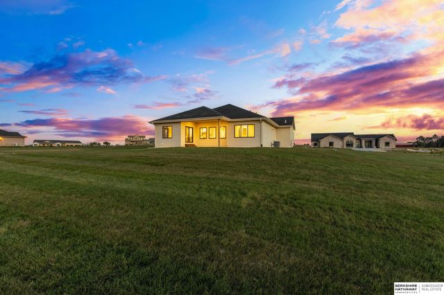 418 Karloff Circle, Yutan, NE 68073