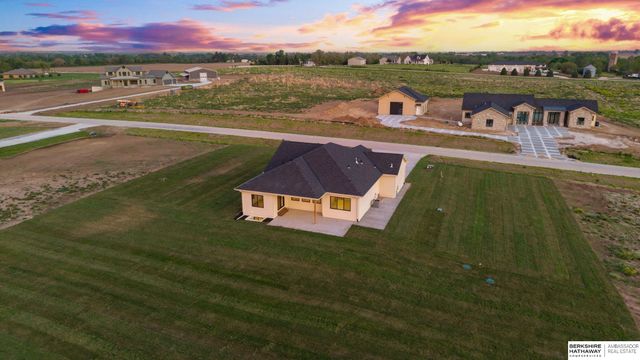 418 Karloff Circle, Yutan, NE 68073