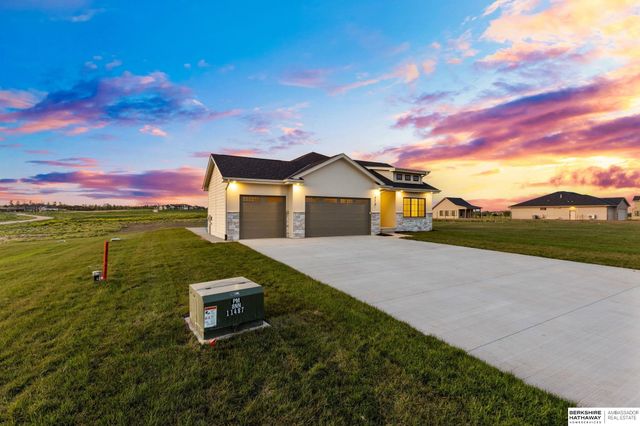 418 Karloff Circle, Yutan, NE 68073