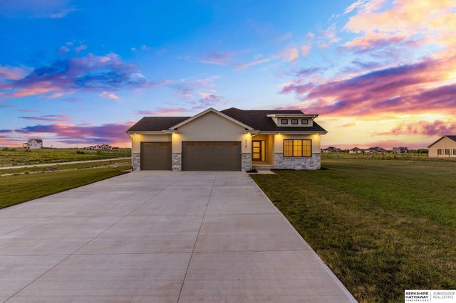 418 Karloff Circle, Yutan, NE 68073