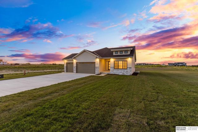 418 Karloff Circle, Yutan, NE 68073