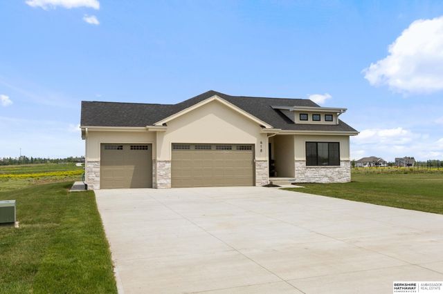 418 Karloff Circle, Yutan, NE 68073