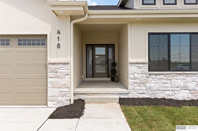 418 Karloff Circle, Yutan, NE 68073