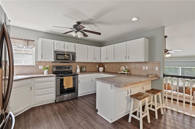 1418 Redwood Drive, Eudora, KS 66025