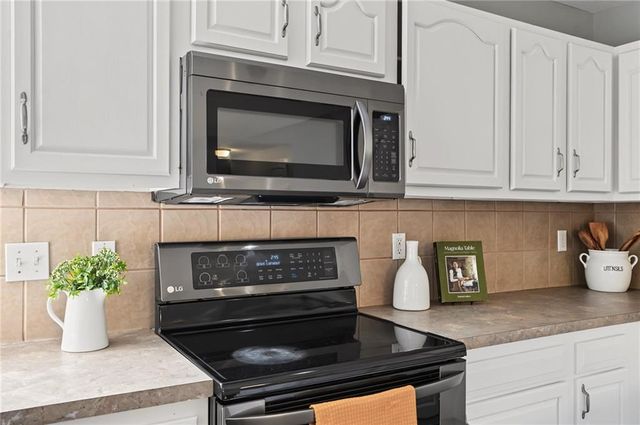 1418 Redwood Drive, Eudora, KS 66025