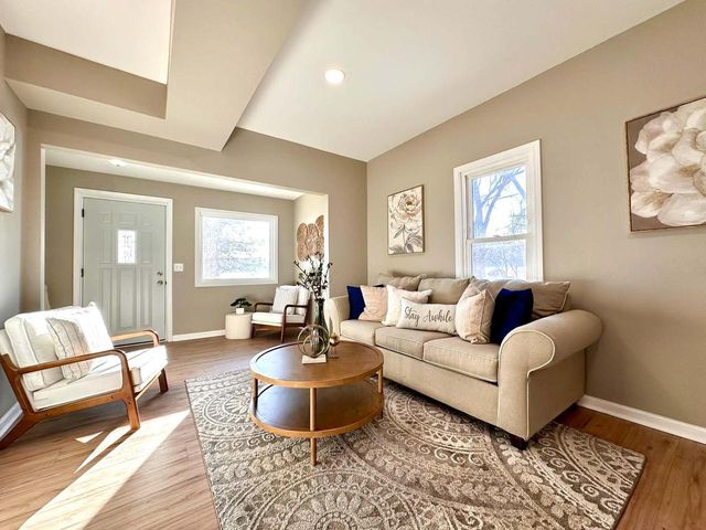 2702 Springbrook ROAD, Pleasant Prairie, WI 53158