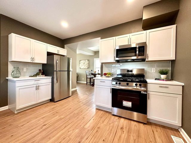 2702 Springbrook ROAD, Pleasant Prairie, WI 53158