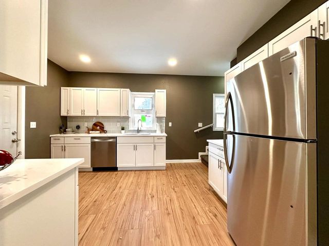 2702 Springbrook ROAD, Pleasant Prairie, WI 53158